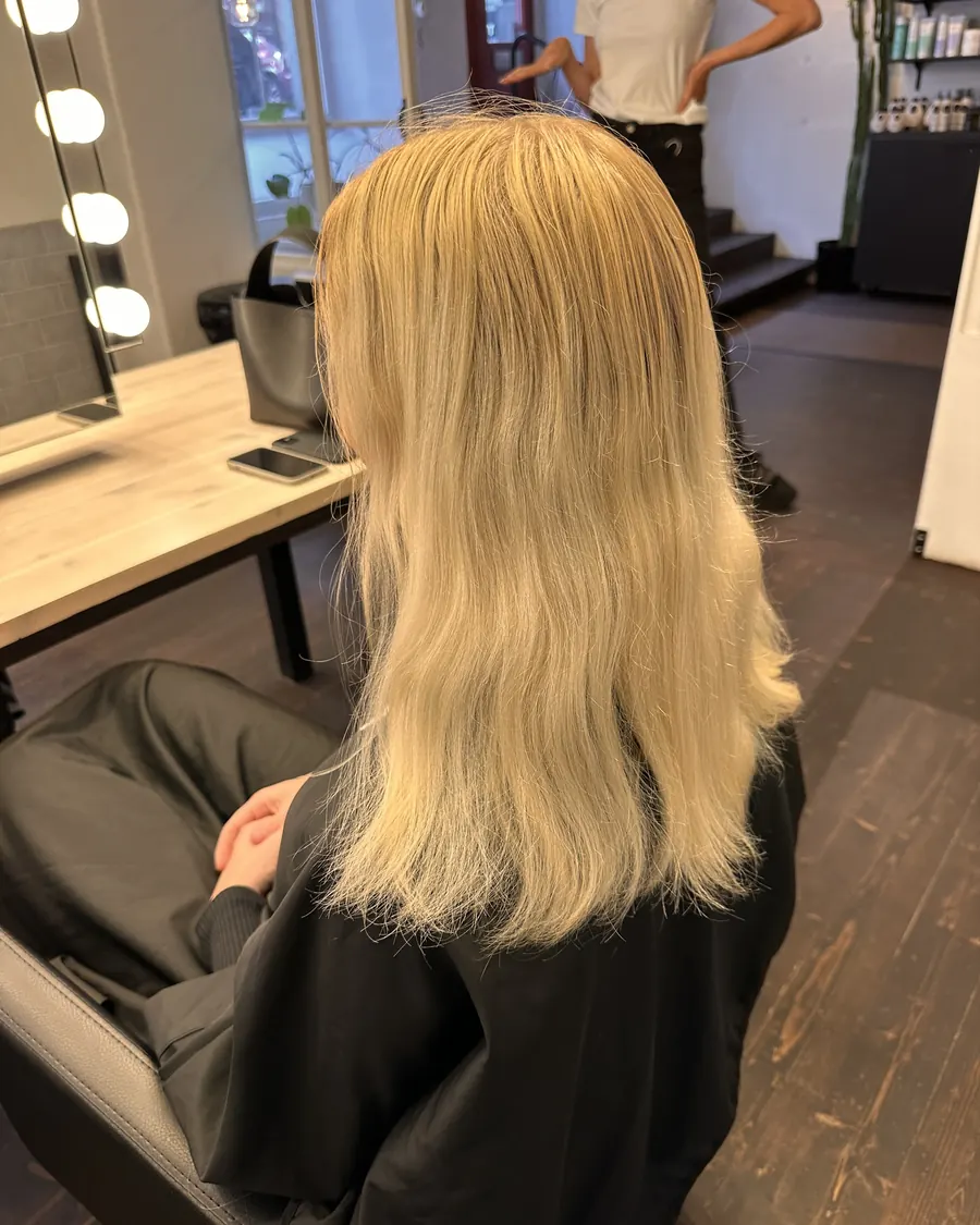 Före: gult, ojämnt blont hår