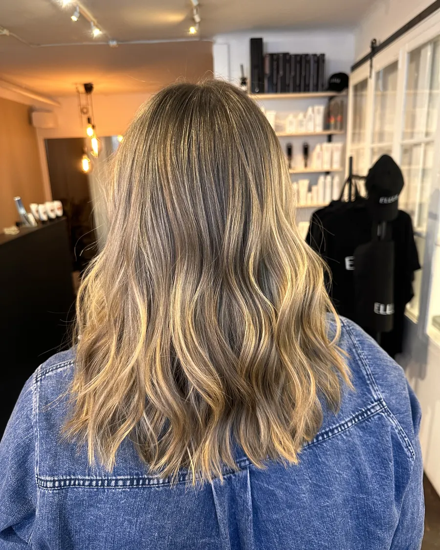 Efter: lived-in balayage med vågor